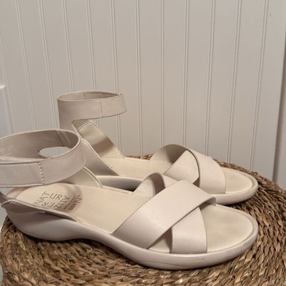 Naturalizer Genn-Climb Women's Sandals & Flip Flops Satin Pearl Size 9 - Picture 3 of 6